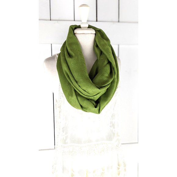 Green paisley pashmina tassel fringe infinity loop scarf - Picture 3 of 6